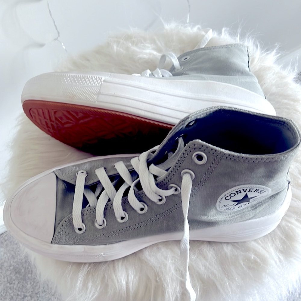 Light gray platform Converse size 9.